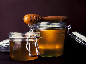 Uses and Benefits of Honey for Skin and Hair